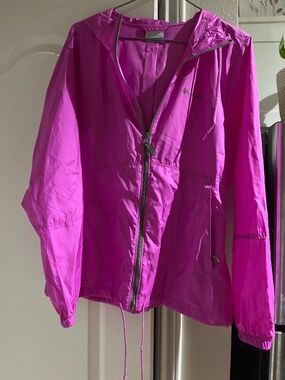 Women Columbia Windbreaker Jacket with Hood, size Medium